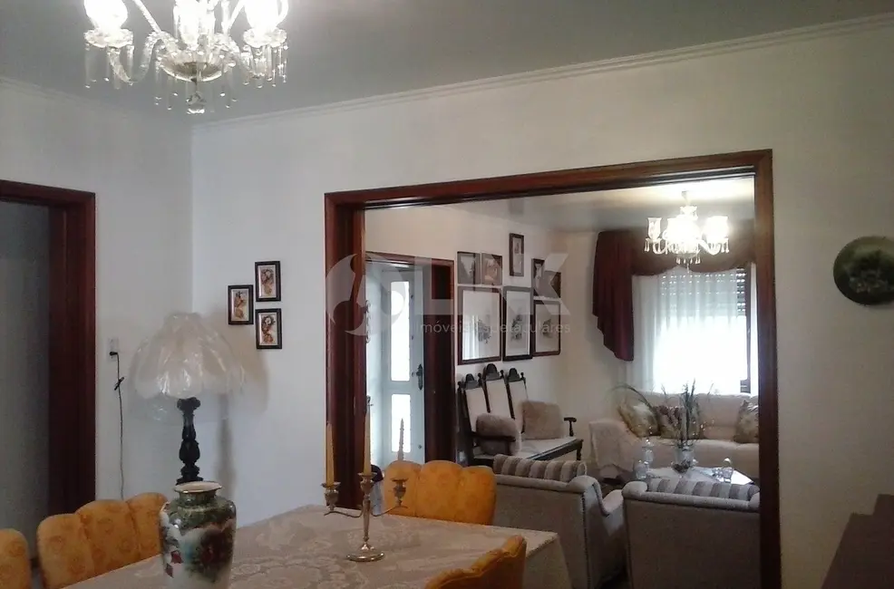 Foto 2 de Casa com 4 quartos à venda, 303m2 em Jardim Lindóia, Porto Alegre - RS