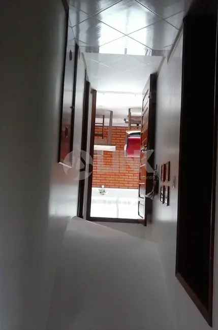 Casa com 4 quartos à venda, 303m2 em Jardim Lindóia, Porto Alegre - RS - imagem 7 Foto 7 de Casa com 4 quartos à venda, 303m2 em Jardim Lindóia, Porto Alegre - RS
