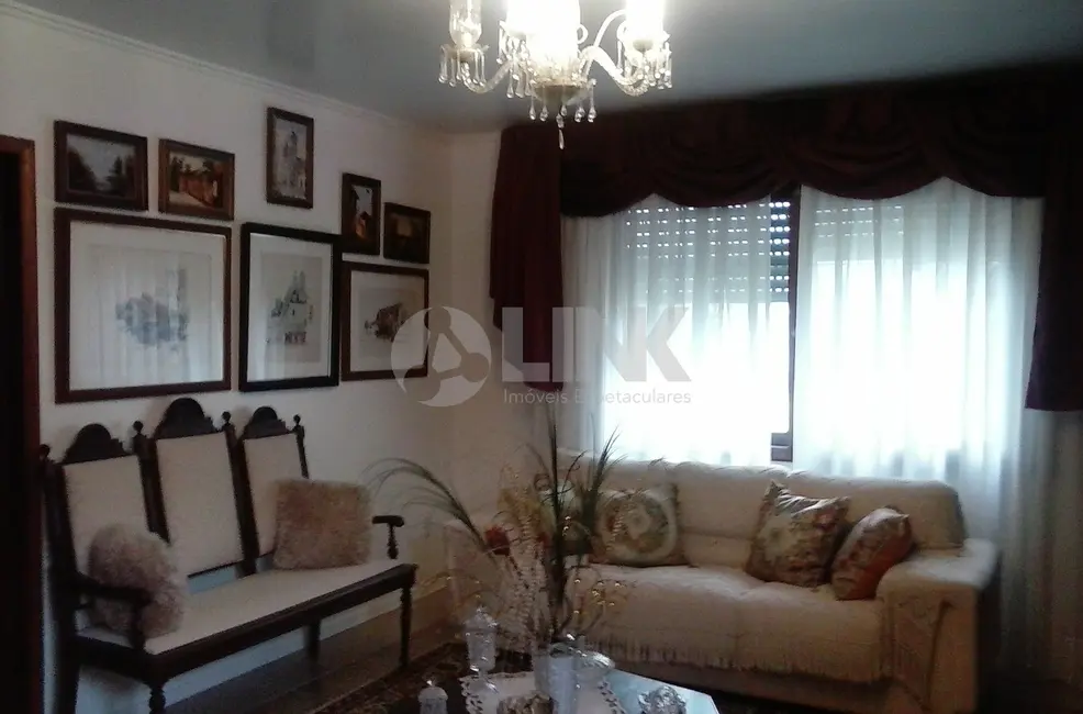 Casa com 4 quartos à venda, 303m2 em Jardim Lindóia, Porto Alegre - RS - imagem 4 Foto 4 de Casa com 4 quartos à venda, 303m2 em Jardim Lindóia, Porto Alegre - RS