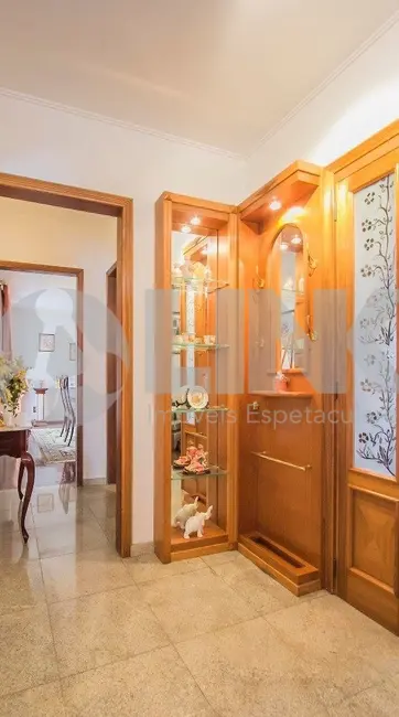 Casa com 3 quartos à venda, 352m2 em Jardim Lindóia, Porto Alegre - RS - imagem 7 Foto 7 de Casa com 3 quartos à venda, 352m2 em Jardim Lindóia, Porto Alegre - RS