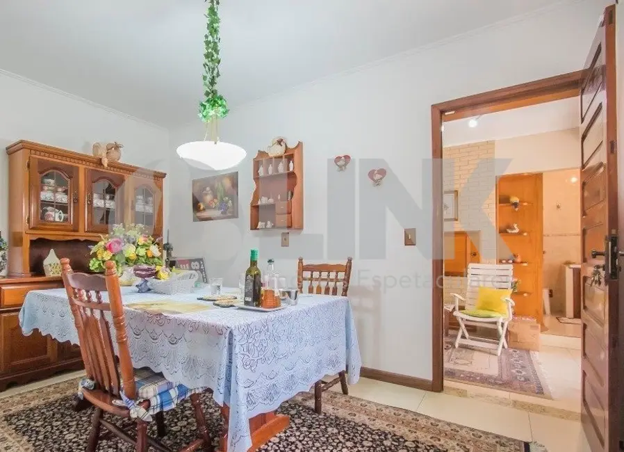 Casa com 3 quartos à venda, 352m2 em Jardim Lindóia, Porto Alegre - RS - imagem 6 Foto 6 de Casa com 3 quartos à venda, 352m2 em Jardim Lindóia, Porto Alegre - RS