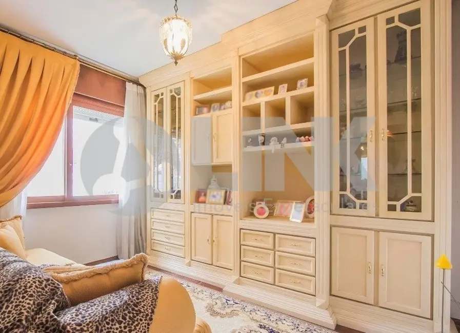 Casa com 3 quartos à venda, 352m2 em Jardim Lindóia, Porto Alegre - RS - imagem 5 Foto 5 de Casa com 3 quartos à venda, 352m2 em Jardim Lindóia, Porto Alegre - RS
