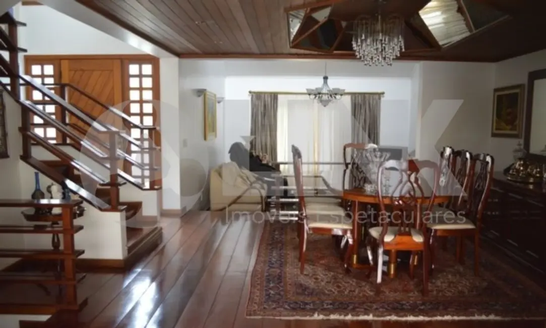 Casa com 3 quartos à venda, 430m2 em Jardim Lindóia, Porto Alegre - RS - imagem 2 Foto 2 de Casa com 3 quartos à venda, 430m2 em Jardim Lindóia, Porto Alegre - RS