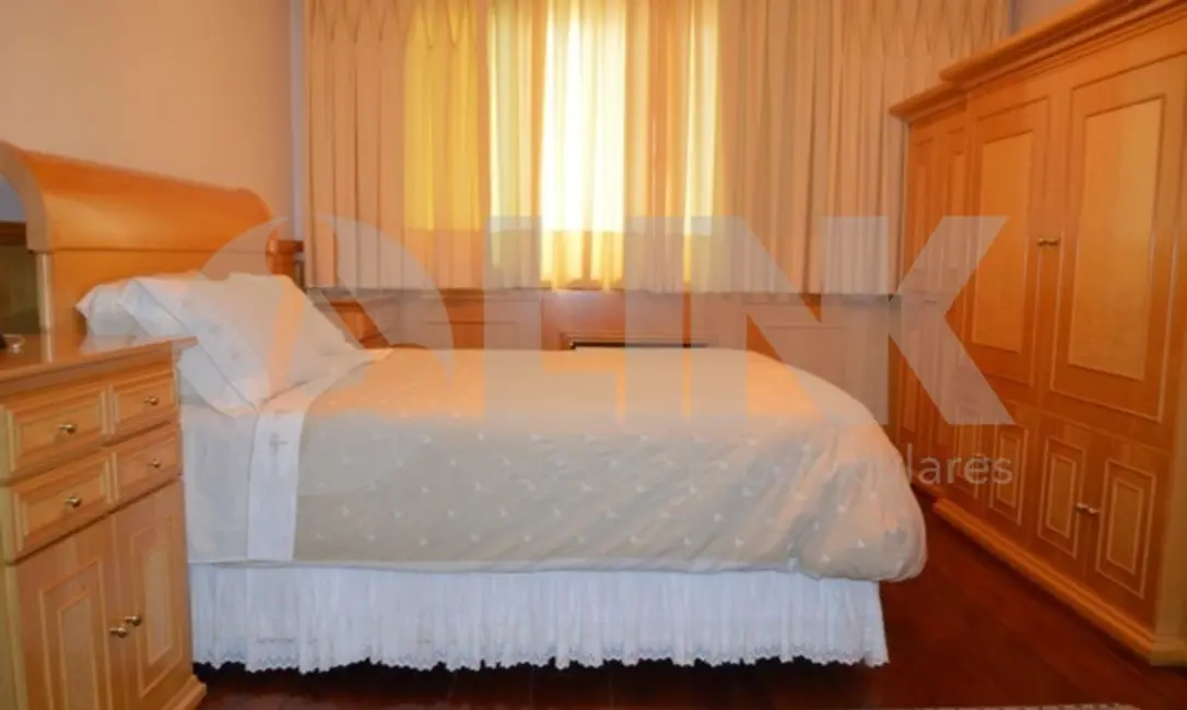 Casa com 3 quartos à venda, 430m2 em Jardim Lindóia, Porto Alegre - RS - imagem 8 Foto 8 de Casa com 3 quartos à venda, 430m2 em Jardim Lindóia, Porto Alegre - RS