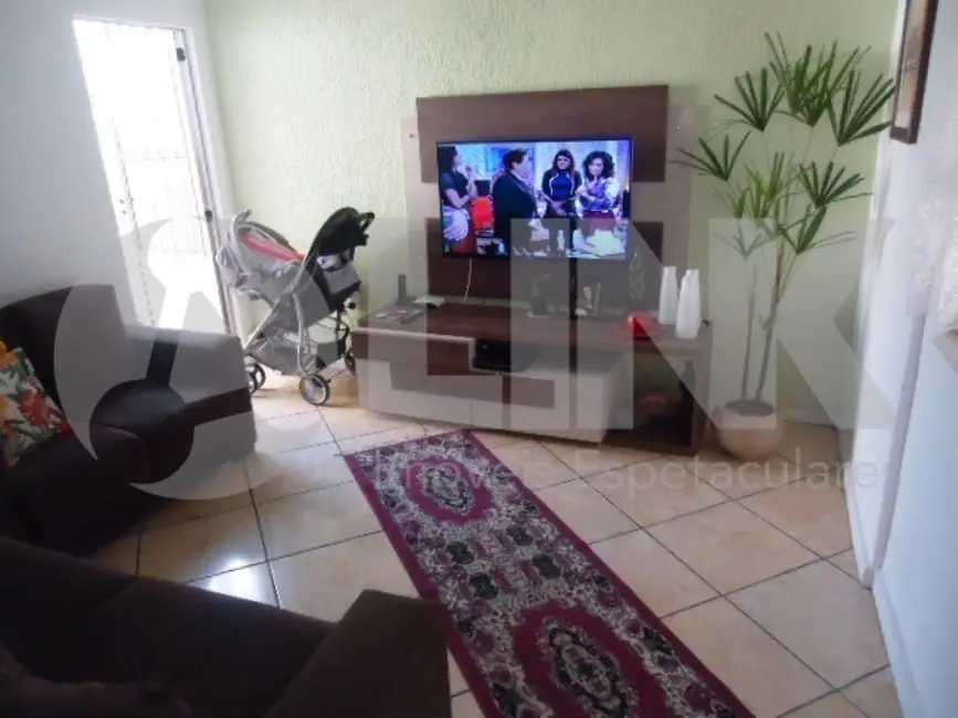 Casa com 3 quartos à venda, 200m2 em Jardim Itu, Porto Alegre - RS - imagem 4 Foto 4 de Casa com 3 quartos à venda, 200m2 em Jardim Itu, Porto Alegre - RS