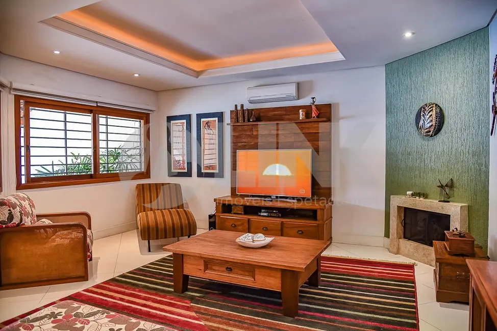 Casa com 3 quartos à venda, 248m2 em Porto Alegre - RS - imagem 4 Foto 4 de Casa com 3 quartos à venda, 248m2 em Porto Alegre - RS