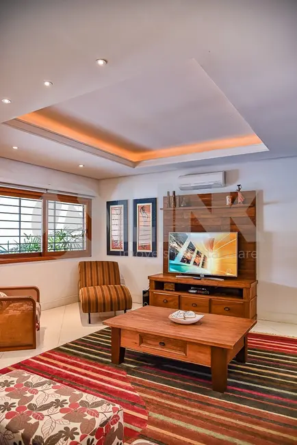 Casa com 3 quartos à venda, 248m2 em Porto Alegre - RS - imagem 5 Foto 5 de Casa com 3 quartos à venda, 248m2 em Porto Alegre - RS