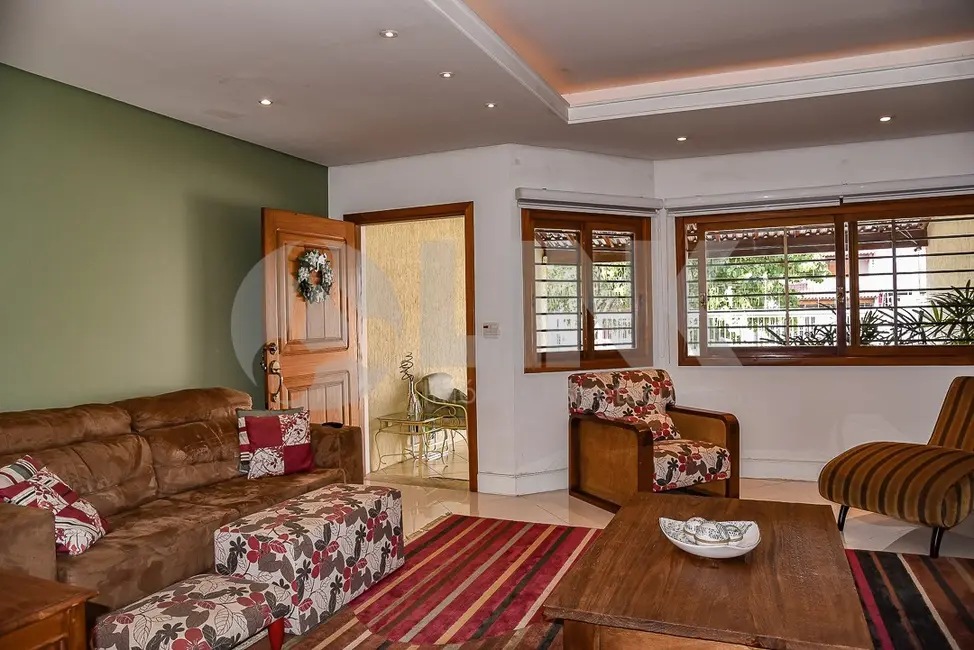 Casa com 3 quartos à venda, 248m2 em Porto Alegre - RS - imagem 6 Foto 6 de Casa com 3 quartos à venda, 248m2 em Porto Alegre - RS