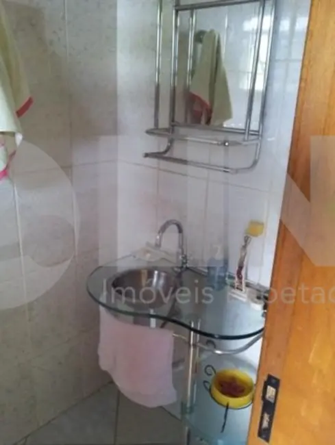 Casa com 3 quartos à venda, 260m2 em Porto Alegre - RS - imagem 8 Foto 8 de Casa com 3 quartos à venda, 260m2 em Porto Alegre - RS