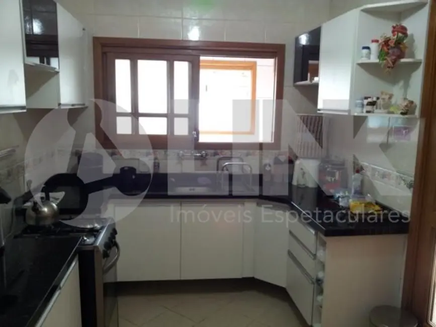 Casa com 3 quartos à venda, 260m2 em Porto Alegre - RS - imagem 6 Foto 6 de Casa com 3 quartos à venda, 260m2 em Porto Alegre - RS