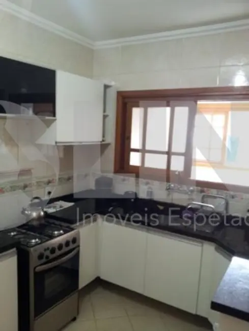Casa com 3 quartos à venda, 260m2 em Porto Alegre - RS - imagem 5 Foto 5 de Casa com 3 quartos à venda, 260m2 em Porto Alegre - RS
