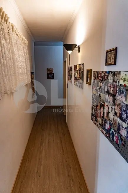 Casa com 3 quartos à venda, 304m2 em Jardim Lindóia, Porto Alegre - RS - imagem 7 Foto 7 de Casa com 3 quartos à venda, 304m2 em Jardim Lindóia, Porto Alegre - RS