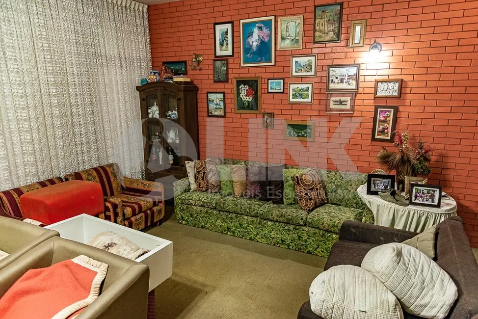 Casa com 3 quartos à venda, 304m2 em Jardim Lindóia, Porto Alegre - RS - imagem 4 Foto 4 de Casa com 3 quartos à venda, 304m2 em Jardim Lindóia, Porto Alegre - RS