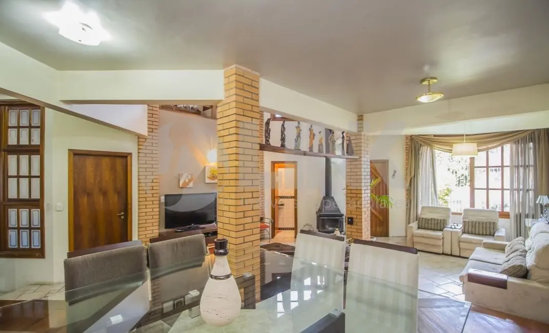 Foto 1 de Casa com 4 quartos à venda, 280m2 em Porto Alegre - RS