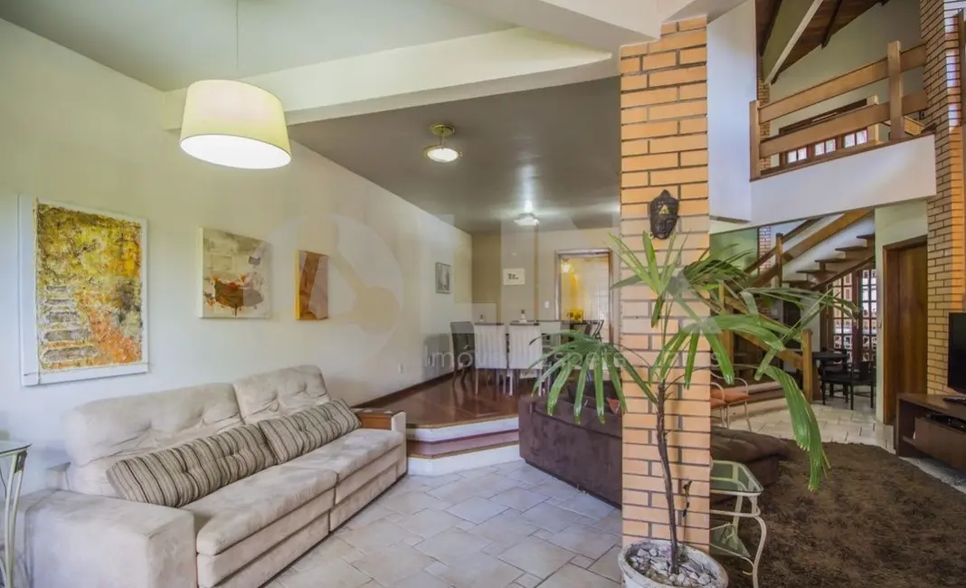 Foto 2 de Casa com 4 quartos à venda, 280m2 em Porto Alegre - RS