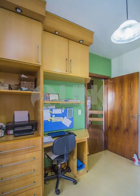 Foto 9 de Casa com 4 quartos à venda, 280m2 em Porto Alegre - RS