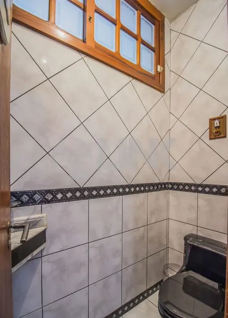 Foto 3 de Casa com 4 quartos à venda, 280m2 em Porto Alegre - RS