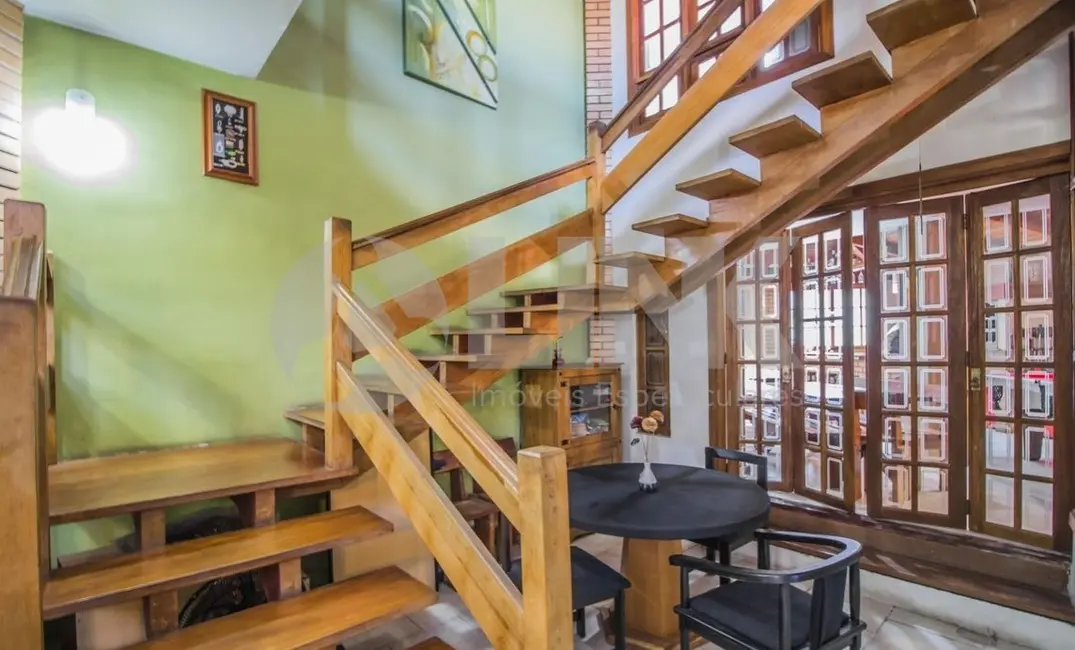 Foto 4 de Casa com 4 quartos à venda, 280m2 em Porto Alegre - RS