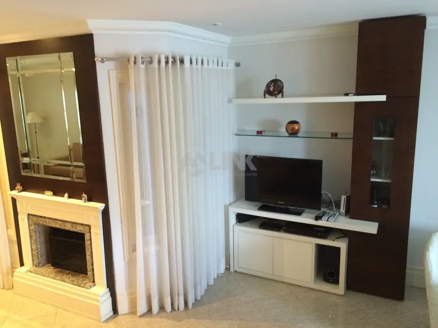 Casa com 4 quartos à venda, 398m2 em Porto Alegre - RS - imagem 4 Foto 4 de Casa com 4 quartos à venda, 398m2 em Porto Alegre - RS