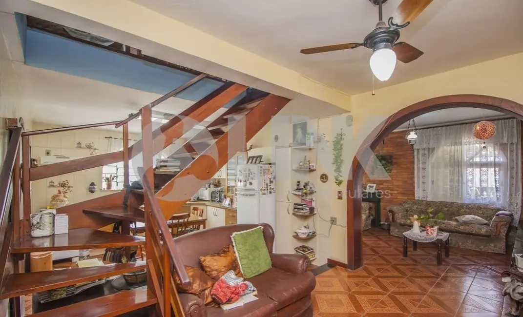 Casa com 3 quartos à venda, 205m2 em Passo da Areia, Porto Alegre - RS - imagem 7 Foto 7 de Casa com 3 quartos à venda, 205m2 em Passo da Areia, Porto Alegre - RS