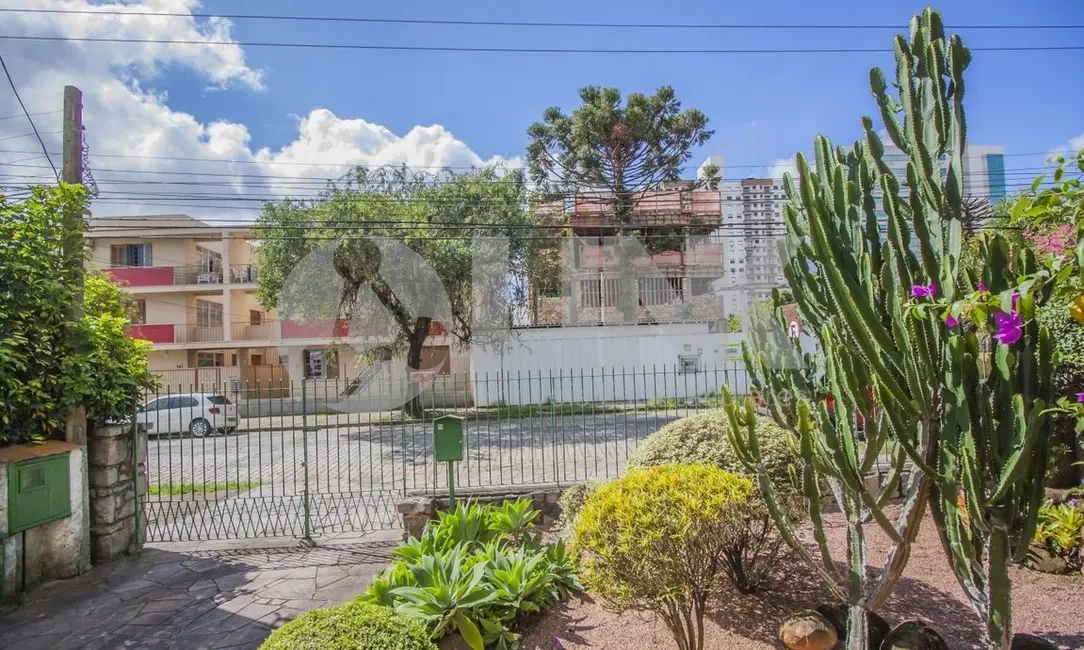 Casa com 3 quartos à venda, 205m2 em Passo da Areia, Porto Alegre - RS - imagem 5 Foto 5 de Casa com 3 quartos à venda, 205m2 em Passo da Areia, Porto Alegre - RS