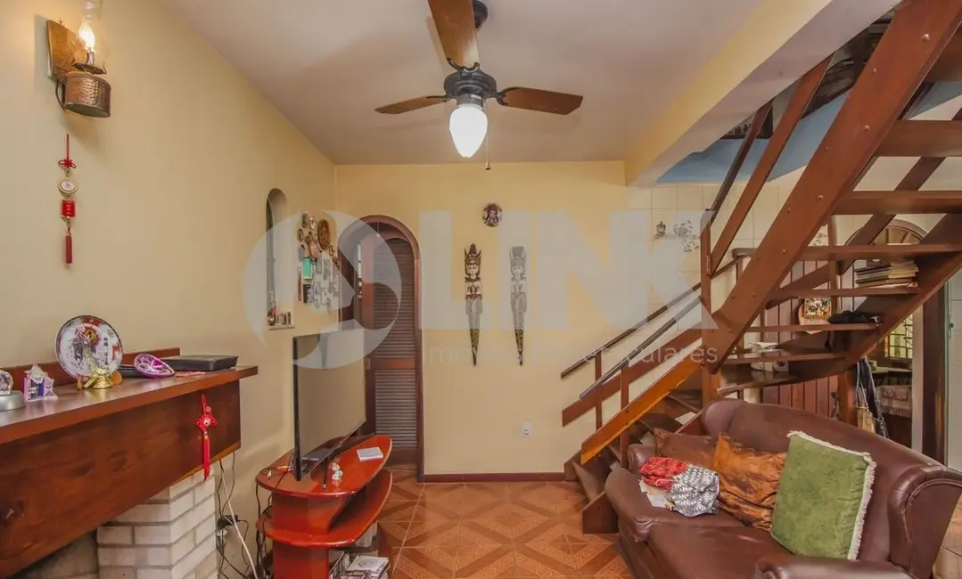 Casa com 3 quartos à venda, 205m2 em Passo da Areia, Porto Alegre - RS - imagem 6 Foto 6 de Casa com 3 quartos à venda, 205m2 em Passo da Areia, Porto Alegre - RS