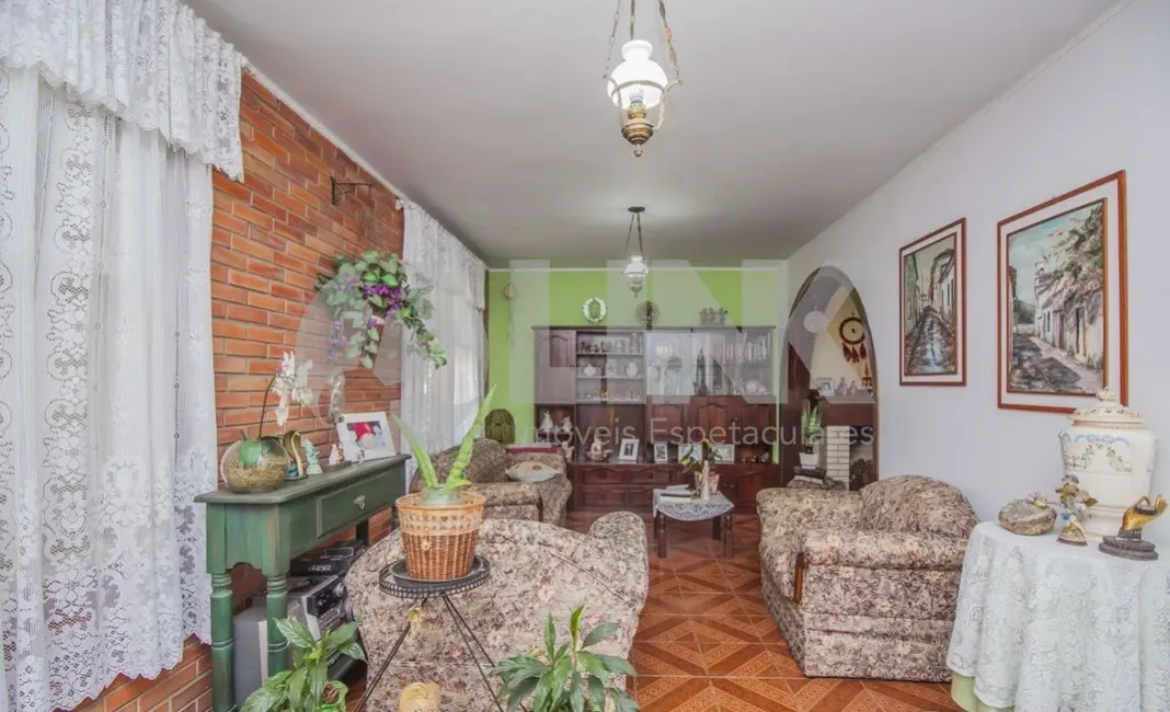 Casa com 3 quartos à venda, 205m2 em Passo da Areia, Porto Alegre - RS - imagem 4 Foto 4 de Casa com 3 quartos à venda, 205m2 em Passo da Areia, Porto Alegre - RS