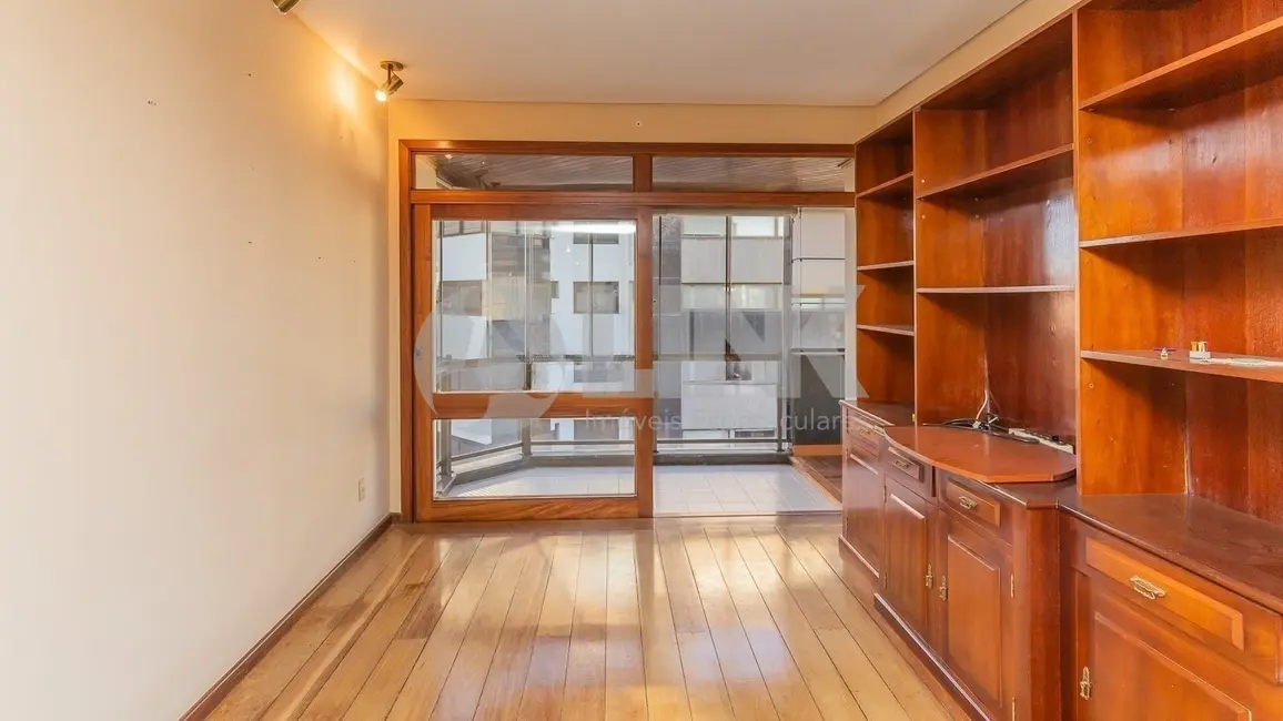 Apartamento com 3 quartos à venda, 227m2 em Petrópolis, Porto Alegre - RS - imagem 8 Foto 8 de Apartamento com 3 quartos à venda, 227m2 em Petrópolis, Porto Alegre - RS