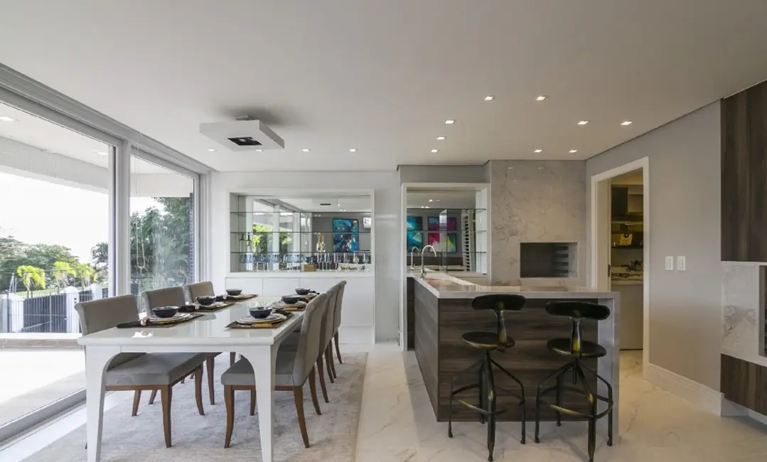 Foto 2 de Apartamento com 3 quartos à venda, 187m2 em Vila Assunção, Porto Alegre - RS