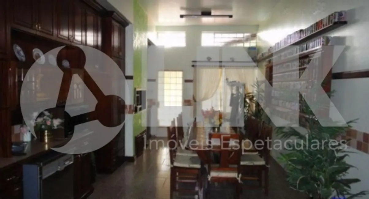 Casa com 4 quartos à venda, 353m2 em São Sebastião, Porto Alegre - RS - imagem 8 Foto 8 de Casa com 4 quartos à venda, 353m2 em São Sebastião, Porto Alegre - RS