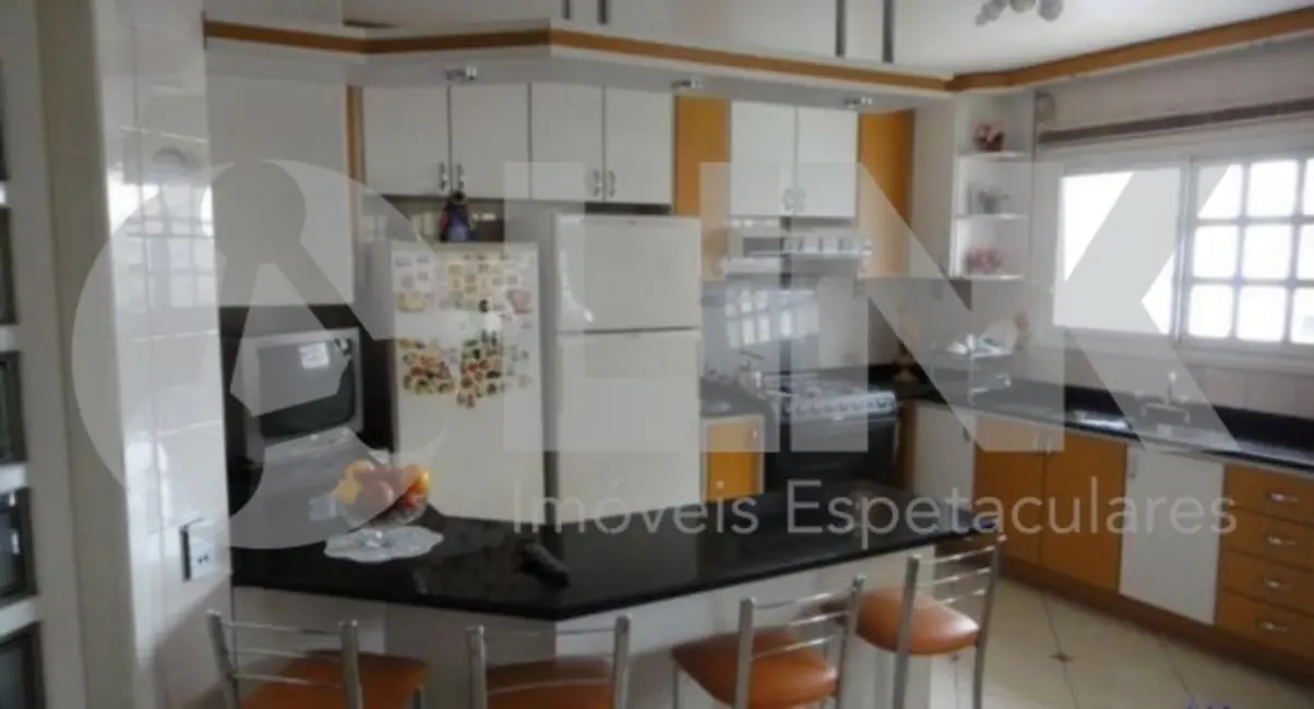 Casa com 4 quartos à venda, 353m2 em São Sebastião, Porto Alegre - RS - imagem 5 Foto 5 de Casa com 4 quartos à venda, 353m2 em São Sebastião, Porto Alegre - RS