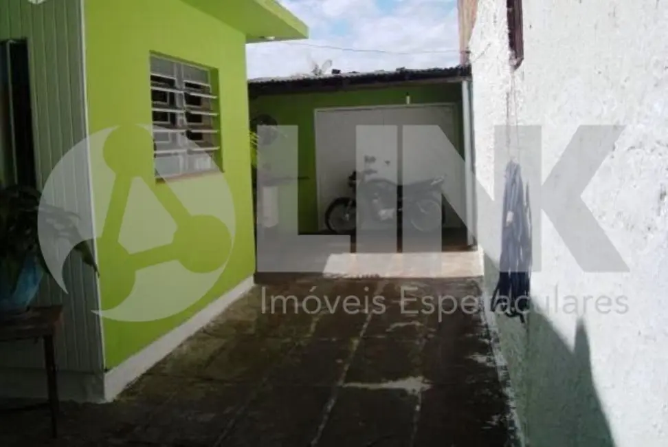 Casa com 3 quartos à venda, 300m2 em Sarandi, Porto Alegre - RS - imagem 3 Foto 3 de Casa com 3 quartos à venda, 300m2 em Sarandi, Porto Alegre - RS