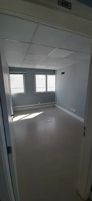 Sala Comercial à venda, 72m2 em Menino Deus, Porto Alegre - RS - imagem 4 Foto 4 de Sala Comercial à venda, 72m2 em Menino Deus, Porto Alegre - RS