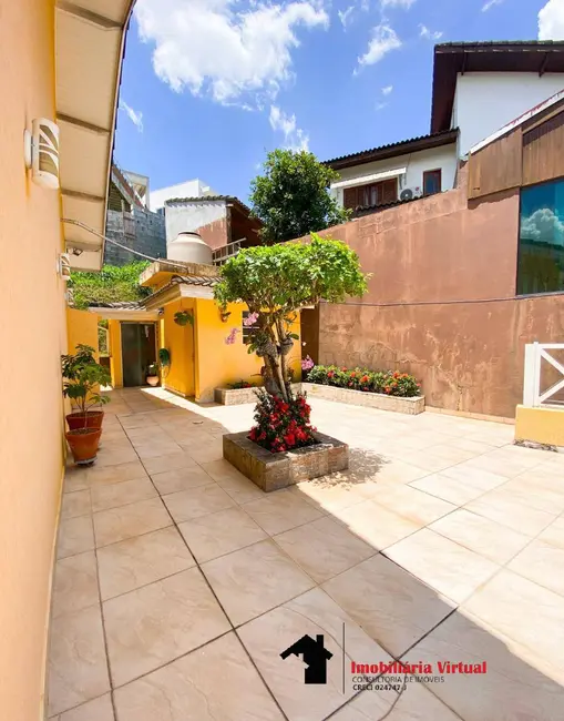 Casa de Condomínio com 3 quartos à venda, 202m2 em Aruja - SP - imagem 3 Foto 3 de Casa de Condomínio com 3 quartos à venda, 202m2 em Aruja - SP