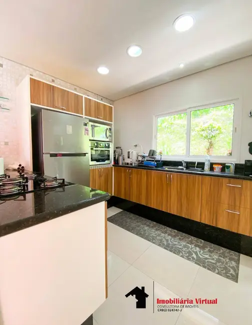 Casa de Condomínio com 3 quartos à venda, 202m2 em Aruja - SP - imagem 8 Foto 8 de Casa de Condomínio com 3 quartos à venda, 202m2 em Aruja - SP