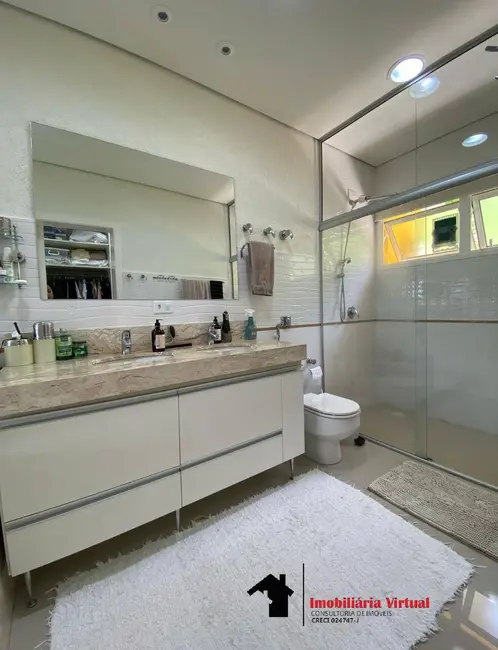 Casa de Condomínio com 3 quartos à venda, 202m2 em Aruja - SP - imagem 4 Foto 4 de Casa de Condomínio com 3 quartos à venda, 202m2 em Aruja - SP