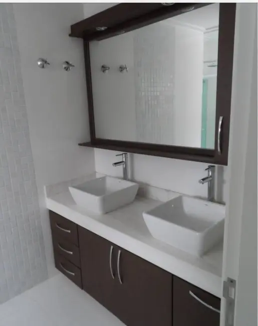 Casa de Condomínio com 3 quartos à venda, 300m2 em Aruja - SP - imagem 3 Foto 3 de Casa de Condomínio com 3 quartos à venda, 300m2 em Aruja - SP