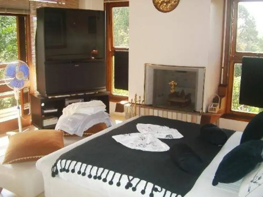 Foto 3 de Casa de Condomínio com 3 quartos à venda, 400m2 em Aruja - SP