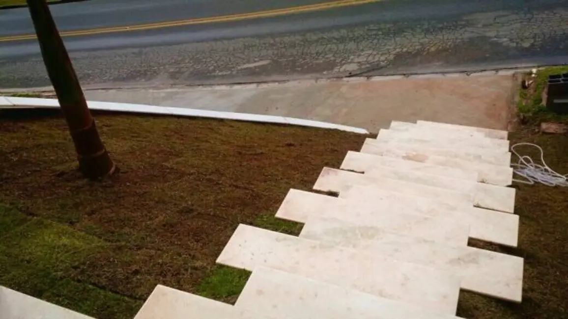 Casa de Condomínio com 4 quartos à venda, 300m2 em Aruja - SP - imagem 2 Foto 2 de Casa de Condomínio com 4 quartos à venda, 300m2 em Aruja - SP