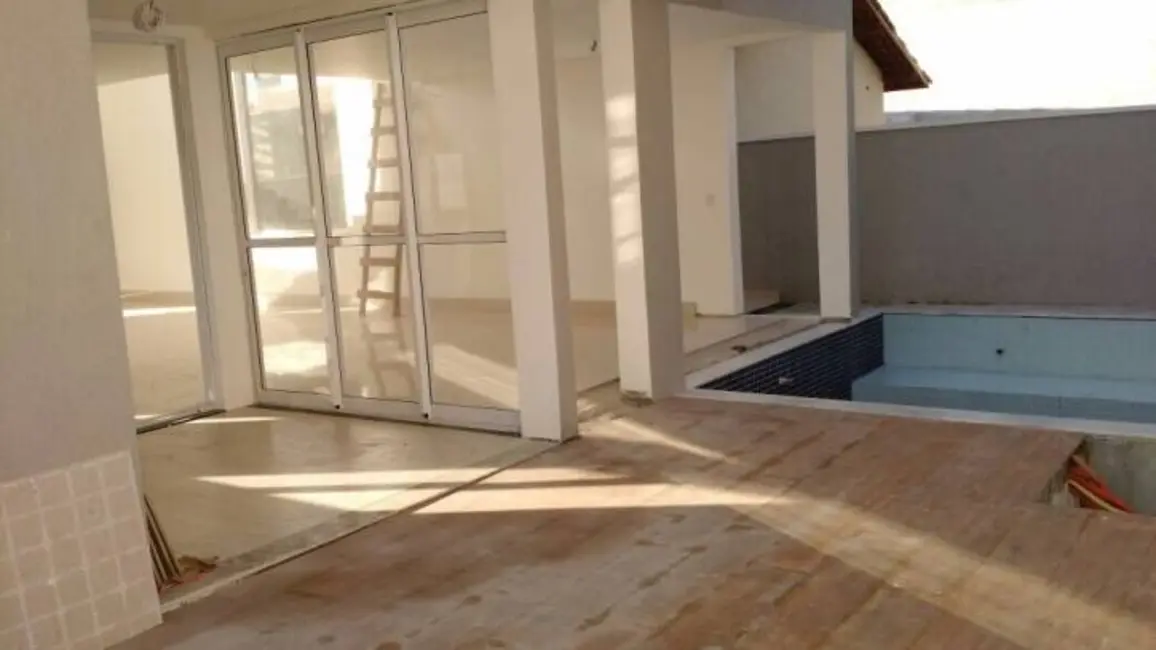 Casa de Condomínio com 4 quartos à venda, 300m2 em Aruja - SP - imagem 3 Foto 3 de Casa de Condomínio com 4 quartos à venda, 300m2 em Aruja - SP