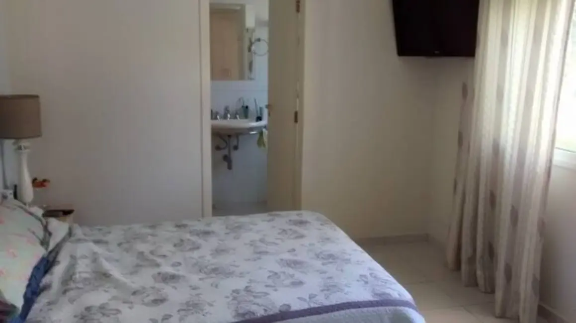 Foto 9 de Casa com 4 quartos à venda em Aruja - SP