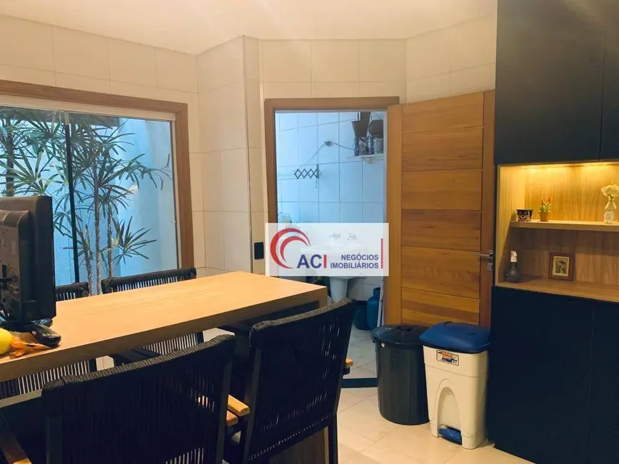 Casa de Condomínio com 3 quartos à venda e para alugar, 300m2 em Transurb, Itapevi - SP - imagem 7 Foto 7 de Casa de Condomínio com 3 quartos à venda e para alugar, 300m2 em Transurb, Itapevi - SP