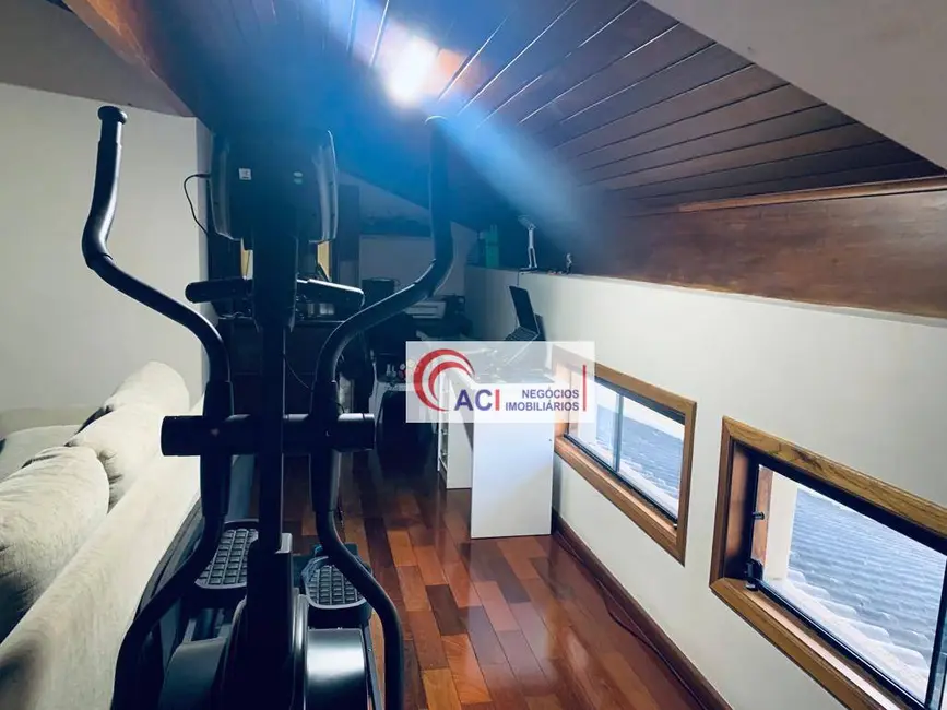 Casa de Condomínio com 3 quartos à venda e para alugar, 300m2 em Transurb, Itapevi - SP - imagem 5 Foto 5 de Casa de Condomínio com 3 quartos à venda e para alugar, 300m2 em Transurb, Itapevi - SP