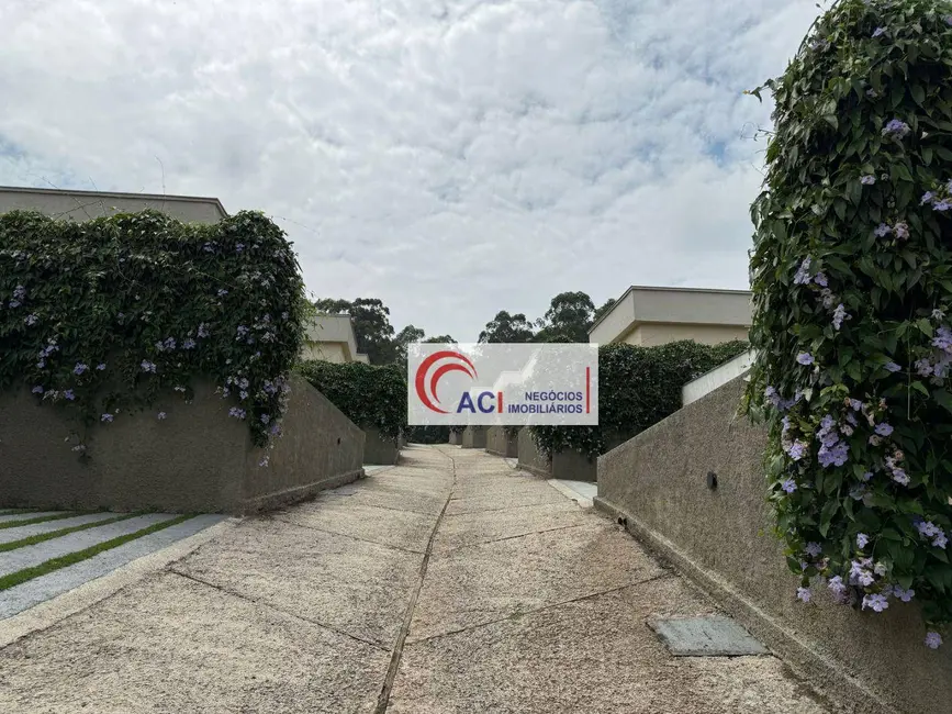 Foto 1 de Casa de Condomínio com 3 quartos para alugar, 400m2 em Carapicuiba - SP