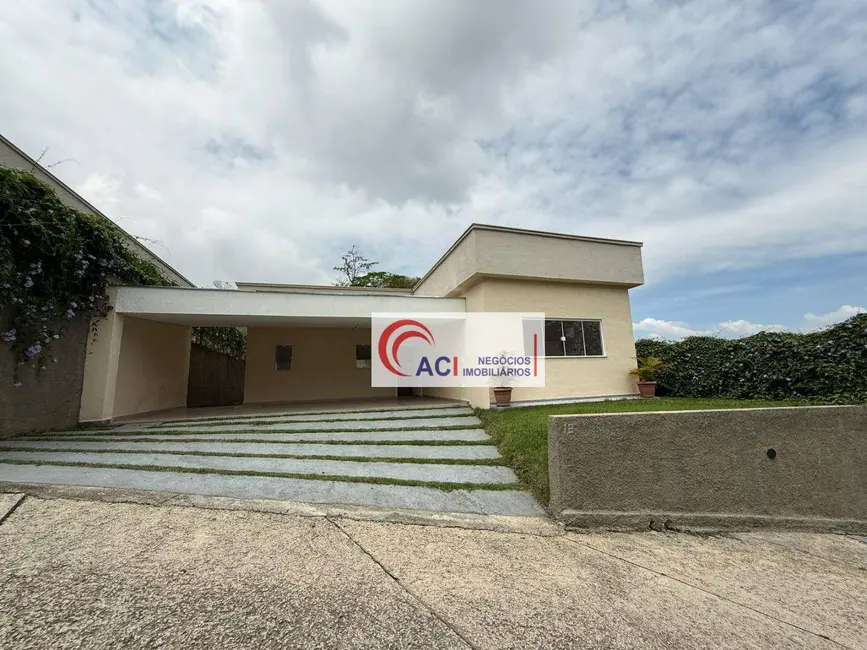 Foto 2 de Casa de Condomínio com 3 quartos para alugar, 400m2 em Chácara dos Junqueiras, Carapicuiba - SP