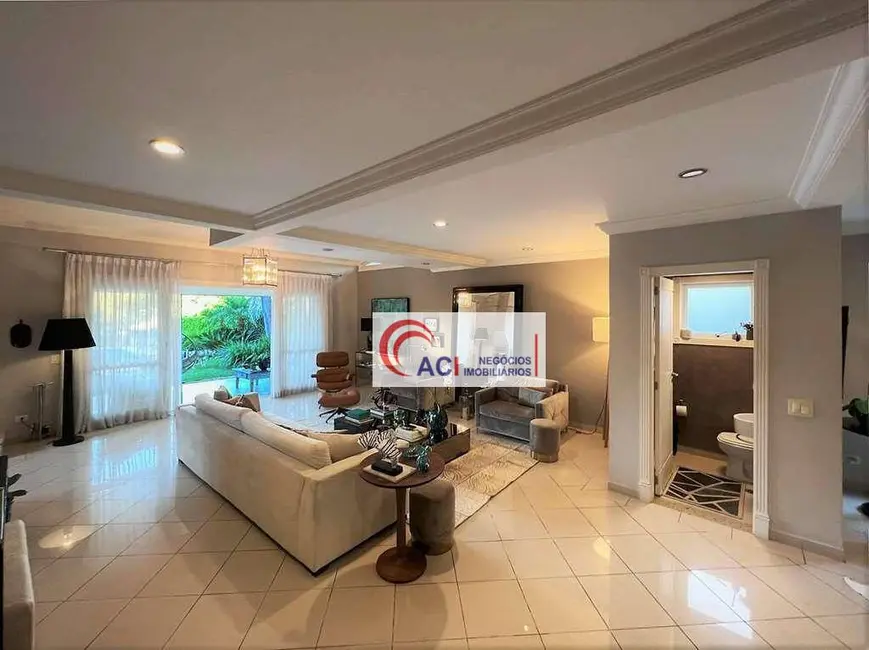 Casa com 4 quartos à venda, 828m2 em Vila Santo Antônio, Cotia - SP - imagem 8 Foto 8 de Casa com 4 quartos à venda, 828m2 em Vila Santo Antônio, Cotia - SP