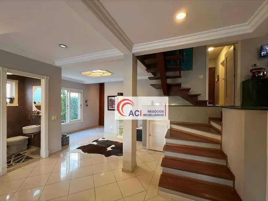 Casa com 4 quartos à venda, 828m2 em Vila Santo Antônio, Cotia - SP - imagem 6 Foto 6 de Casa com 4 quartos à venda, 828m2 em Vila Santo Antônio, Cotia - SP