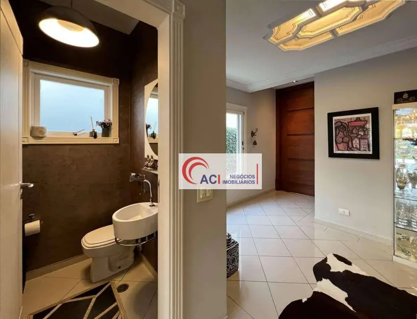 Casa com 4 quartos à venda, 828m2 em Vila Santo Antônio, Cotia - SP - imagem 5 Foto 5 de Casa com 4 quartos à venda, 828m2 em Vila Santo Antônio, Cotia - SP