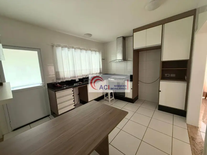 Casa de Condomínio com 3 quartos à venda e para alugar, 360m2 em Transurb, Itapevi - SP - imagem 8 Foto 8 de Casa de Condomínio com 3 quartos à venda e para alugar, 360m2 em Transurb, Itapevi - SP