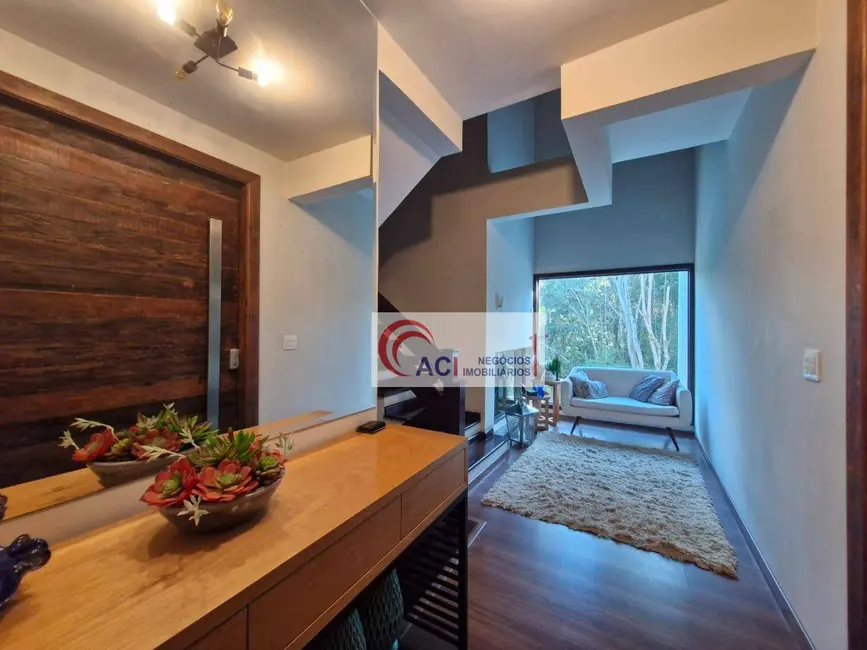 Casa de Condomínio com 6 quartos à venda e para alugar, 720m2 em Transurb, Itapevi - SP - imagem 2 Foto 2 de Casa de Condomínio com 6 quartos à venda e para alugar, 720m2 em Transurb, Itapevi - SP